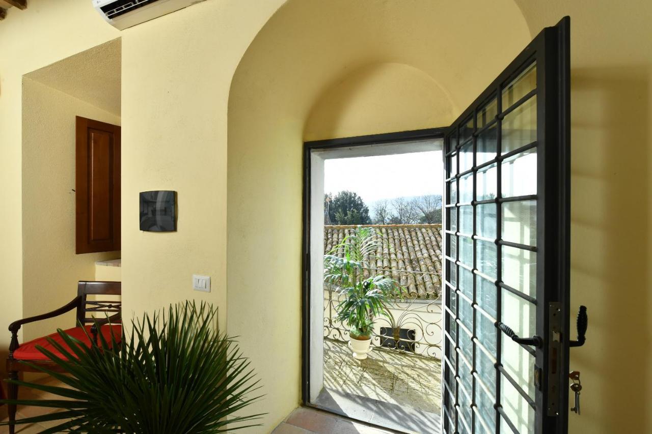 Castello Costaguti Hotel Roccalvecce Exterior photo