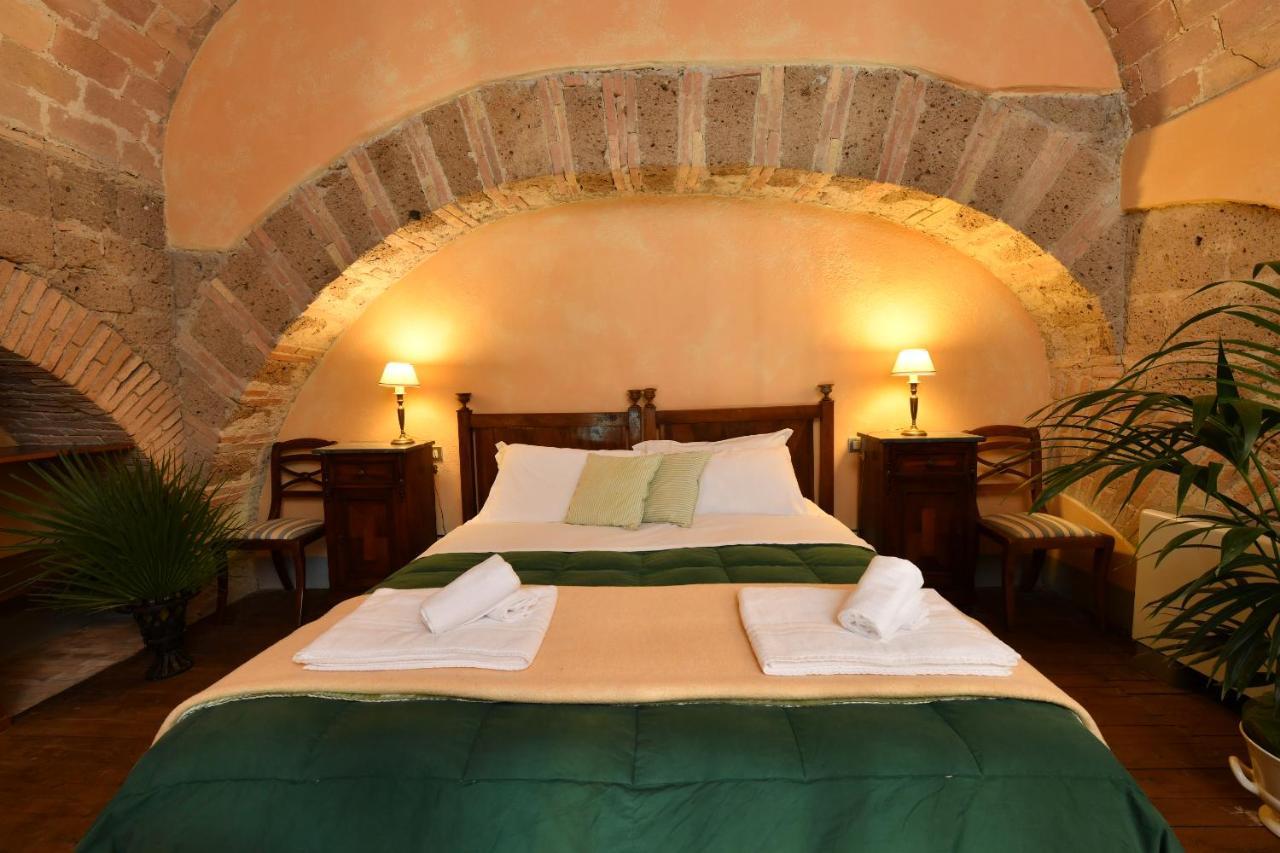 Castello Costaguti Hotel Roccalvecce Exterior photo