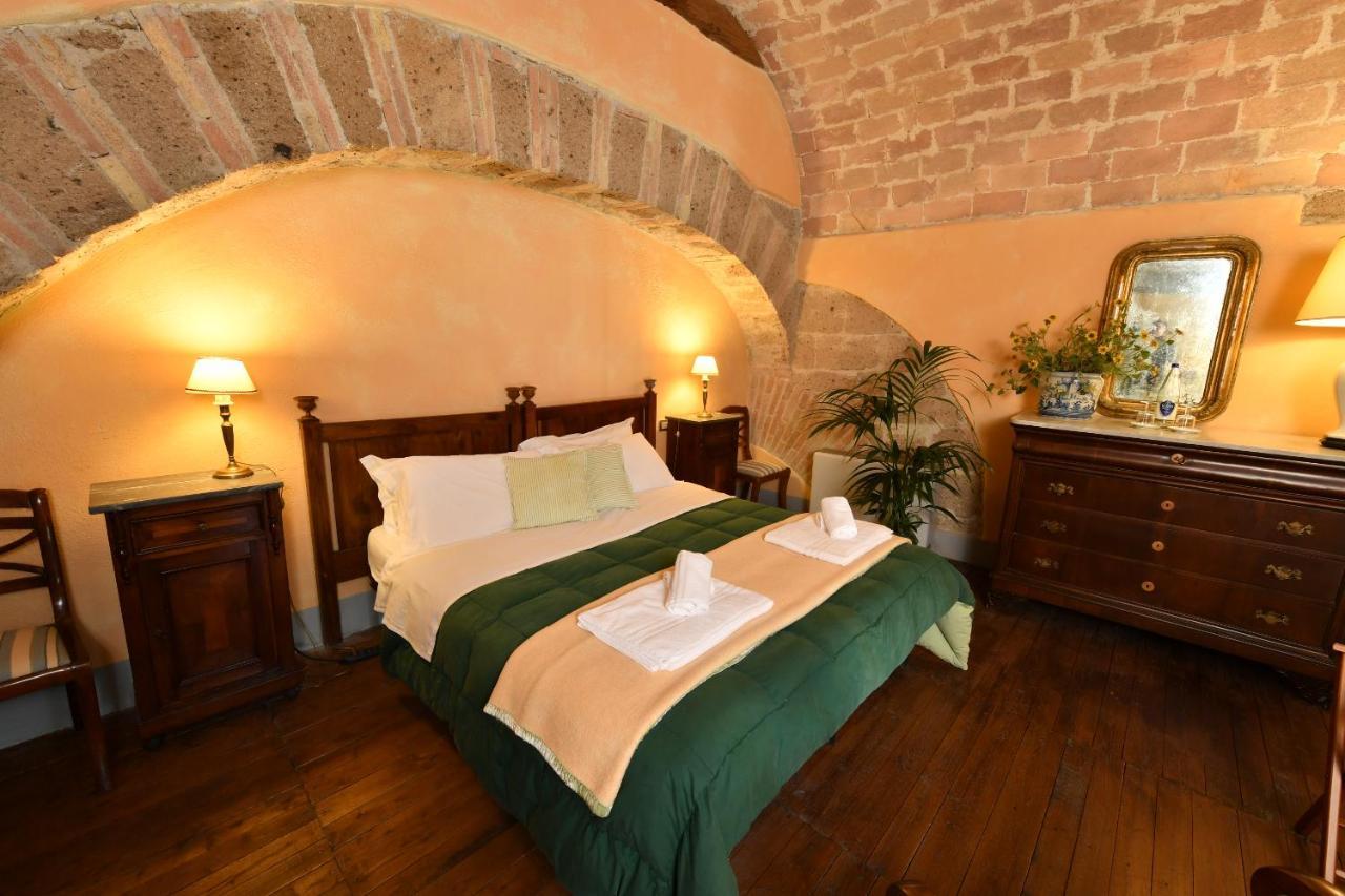 Castello Costaguti Hotel Roccalvecce Exterior photo